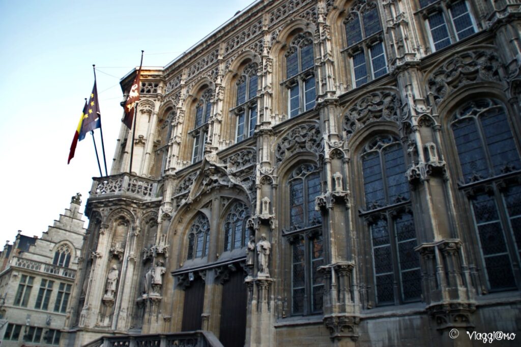 Municipio, facciata gotica